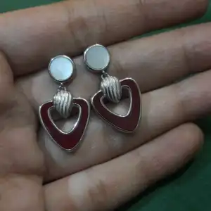 Rosso Geometric Dangler Earrings in 925 Silver with Mother of Pearl and Red Enamel
