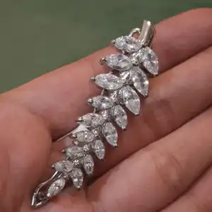 Vine Leaf Brooch in 925 Silver with Marquise Zircon