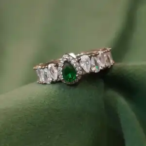 Zafrani Teardrop Ring in 925 Silver - Emerald Green & White Zircon